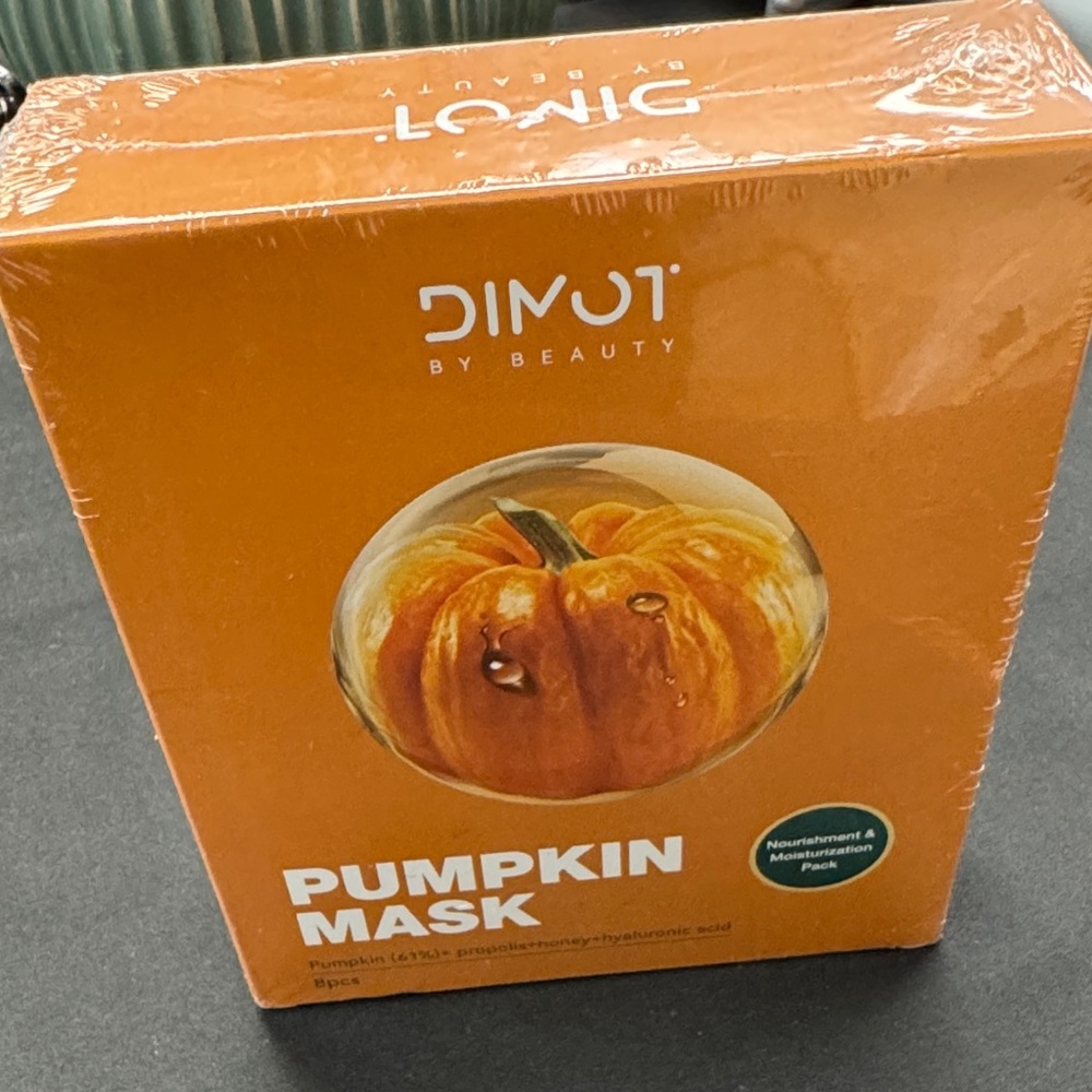 DIMOT Pumpkin Mask nourishment and moisturizer pack 8 pieces pumpkin mask